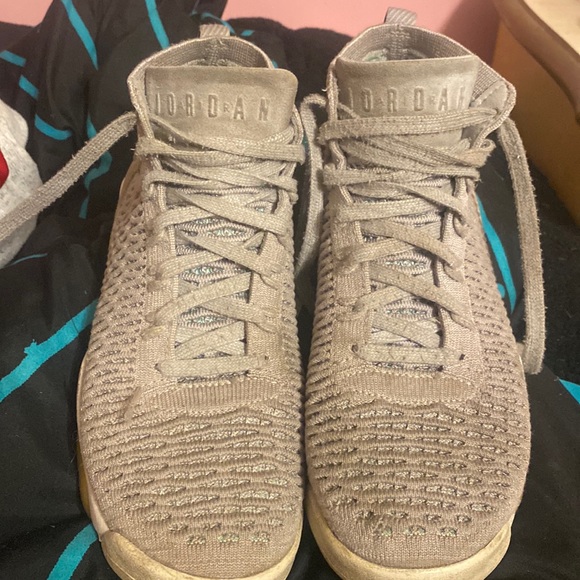 Grey Jordan’s , cheap price , good condition - Picture 2 of 4